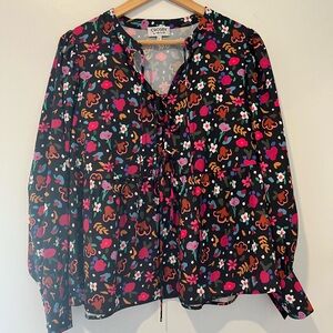 Crosby top with functional ties and clasps in the front